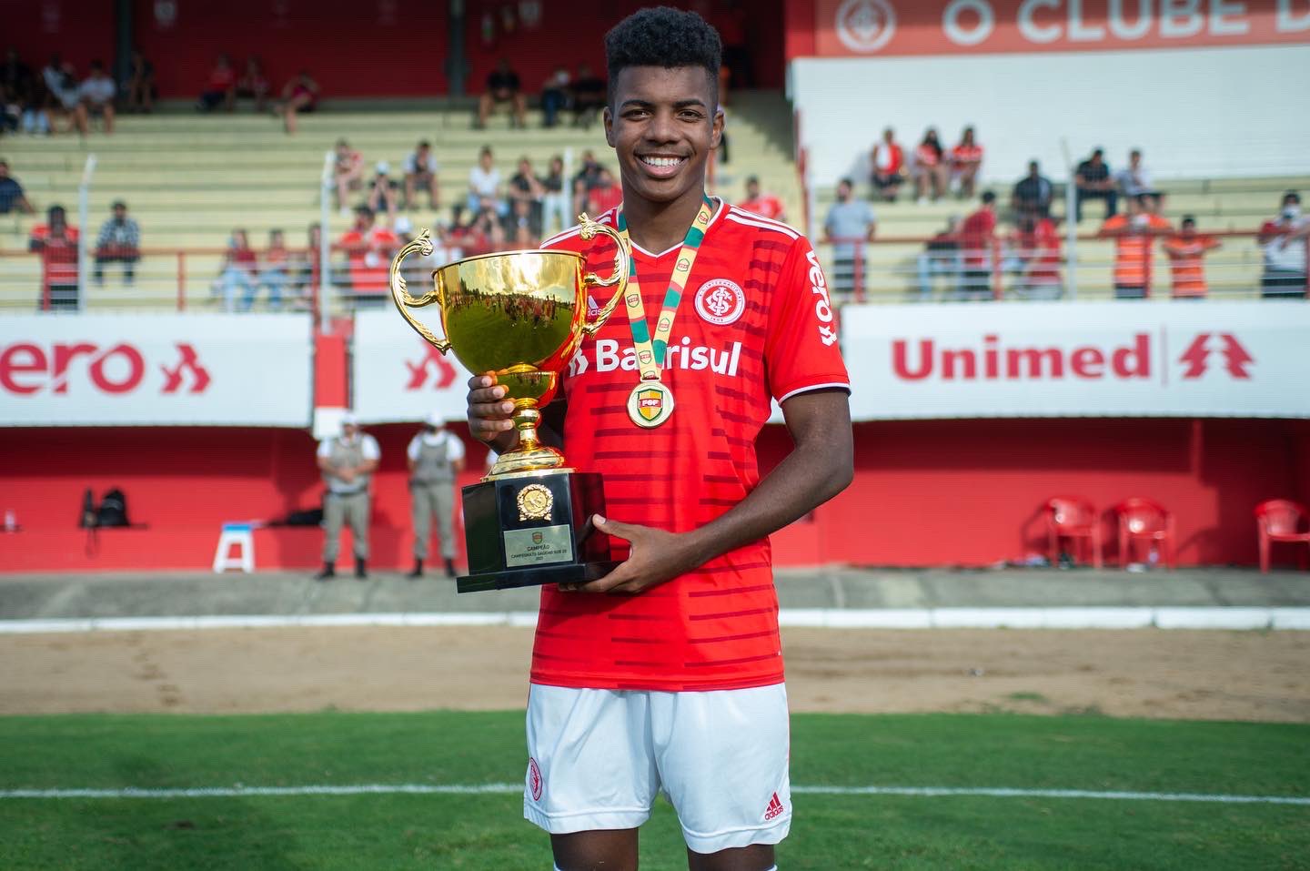 Uma informação importante na saída de zagueiro ao futebol europeu