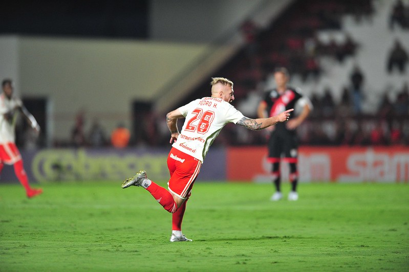 Pedro Henrique comenta comemoração com Mano Menezes