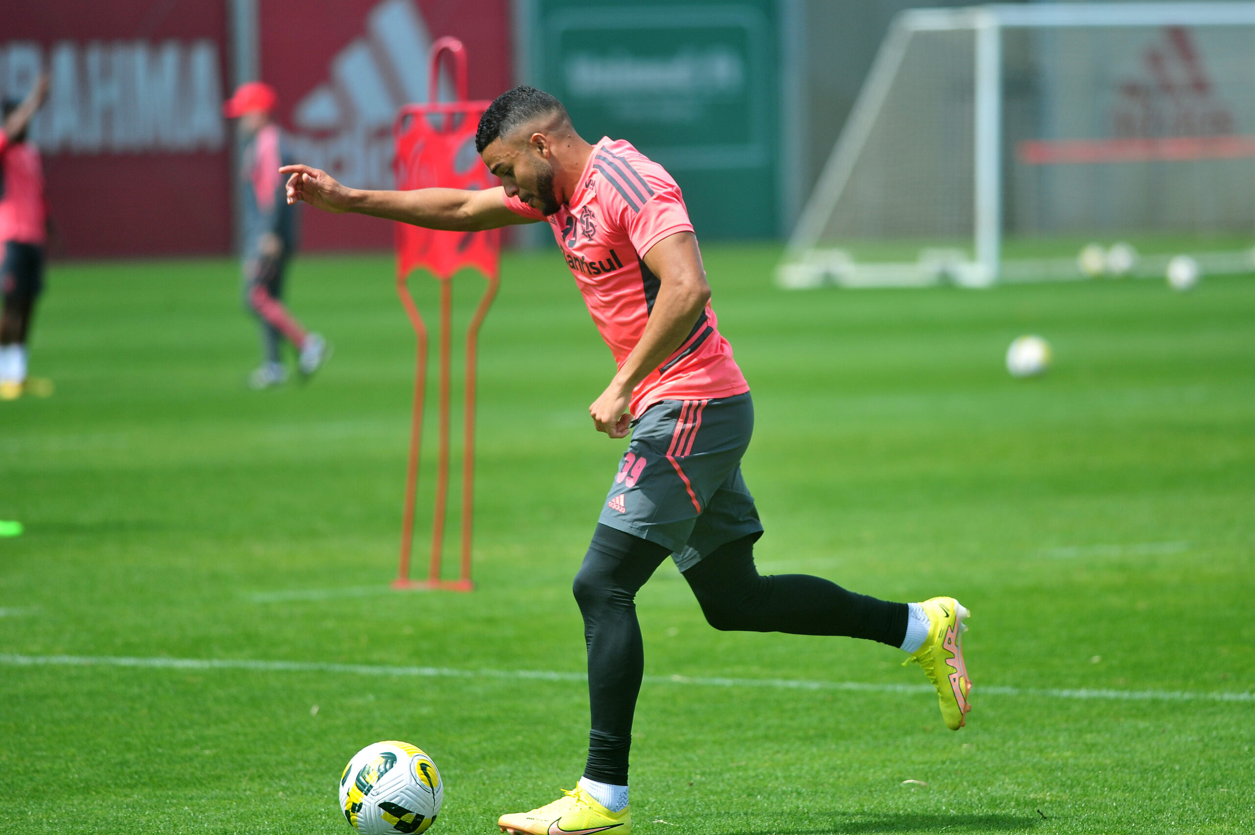 A situação de Wanderson para o jogo contra o Santos