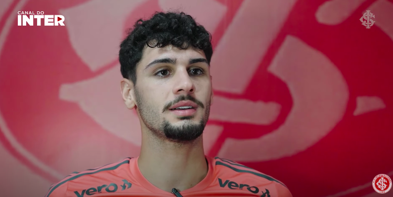 De volta ao Inter, Johnny projeta jogo contra o Santos