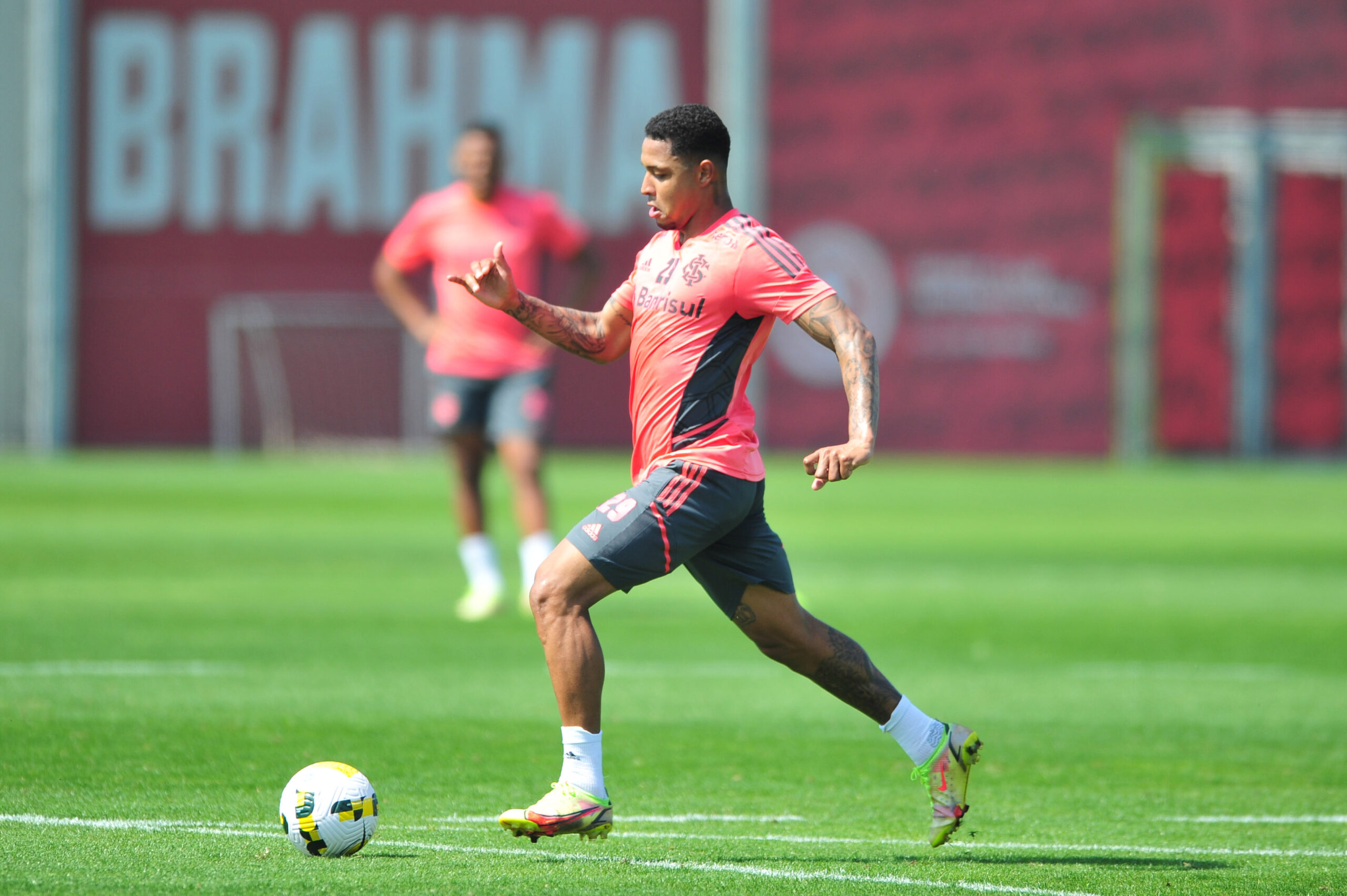 Dirigente abre o jogo e revela o que impede David de ser anunciado pelo São Paulo