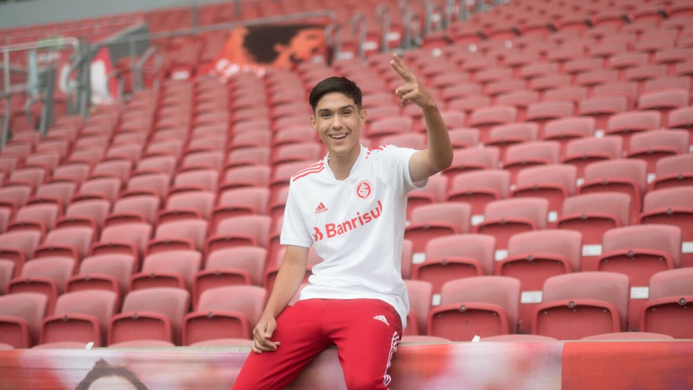Filho de Fernandão tem contrato encerrando; direção do Inter se manifesta