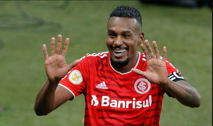 Atlético-MG deve oferecer jogador ao Inter por Edenilson