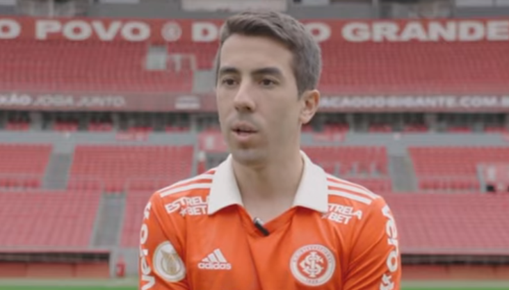 Confira o que disse Carlos de Pena após renovar com o Inter