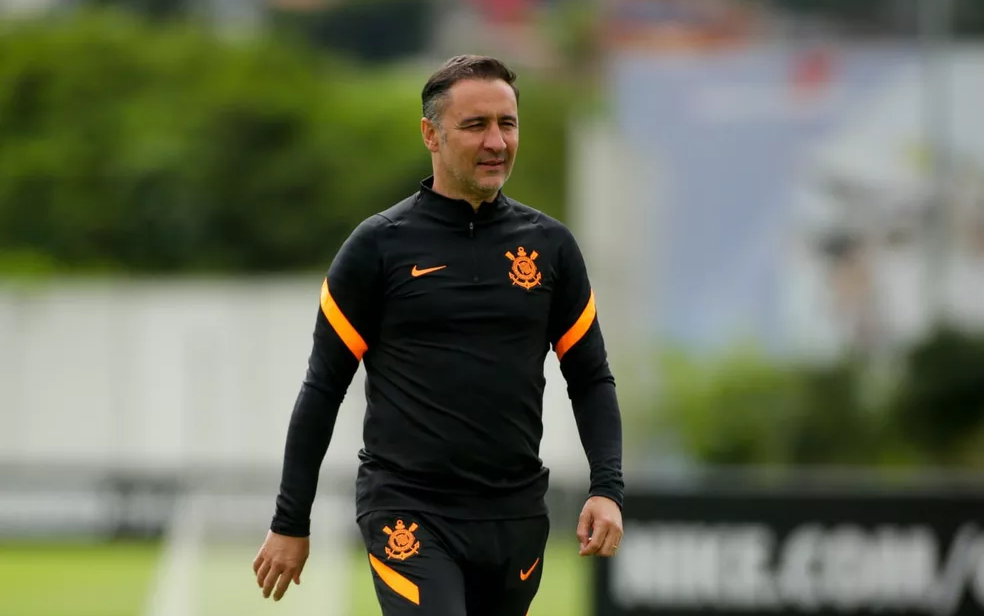 Com dúvida no meio-campo, confira a provável escalação do Corinthians contra o Inter