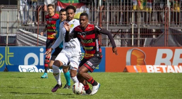 Jornalista informa que Inter entrou na briga por reforço pedido por Roger Machado