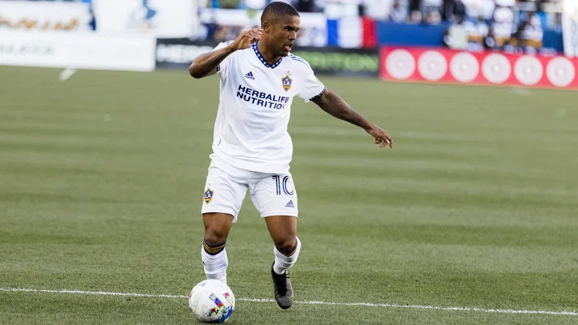 Douglas Costa agride ex-Inter