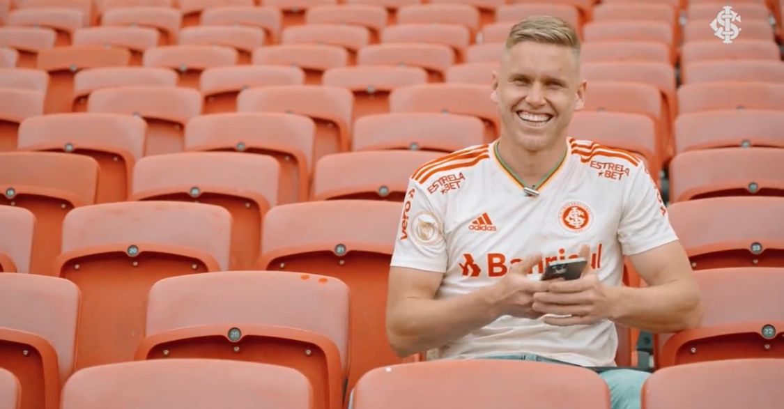 Após renovação com o Inter, Alemão lê comentários da torcida colorada