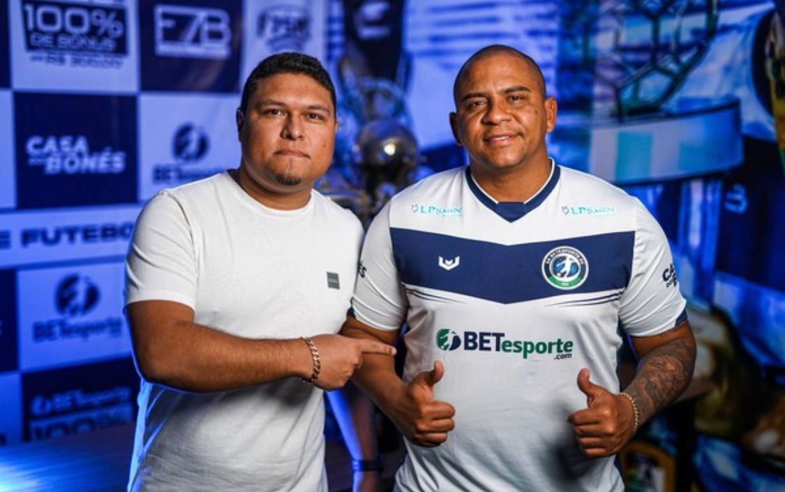 Campeão da Libertadores com o Inter troca o campo pelo society