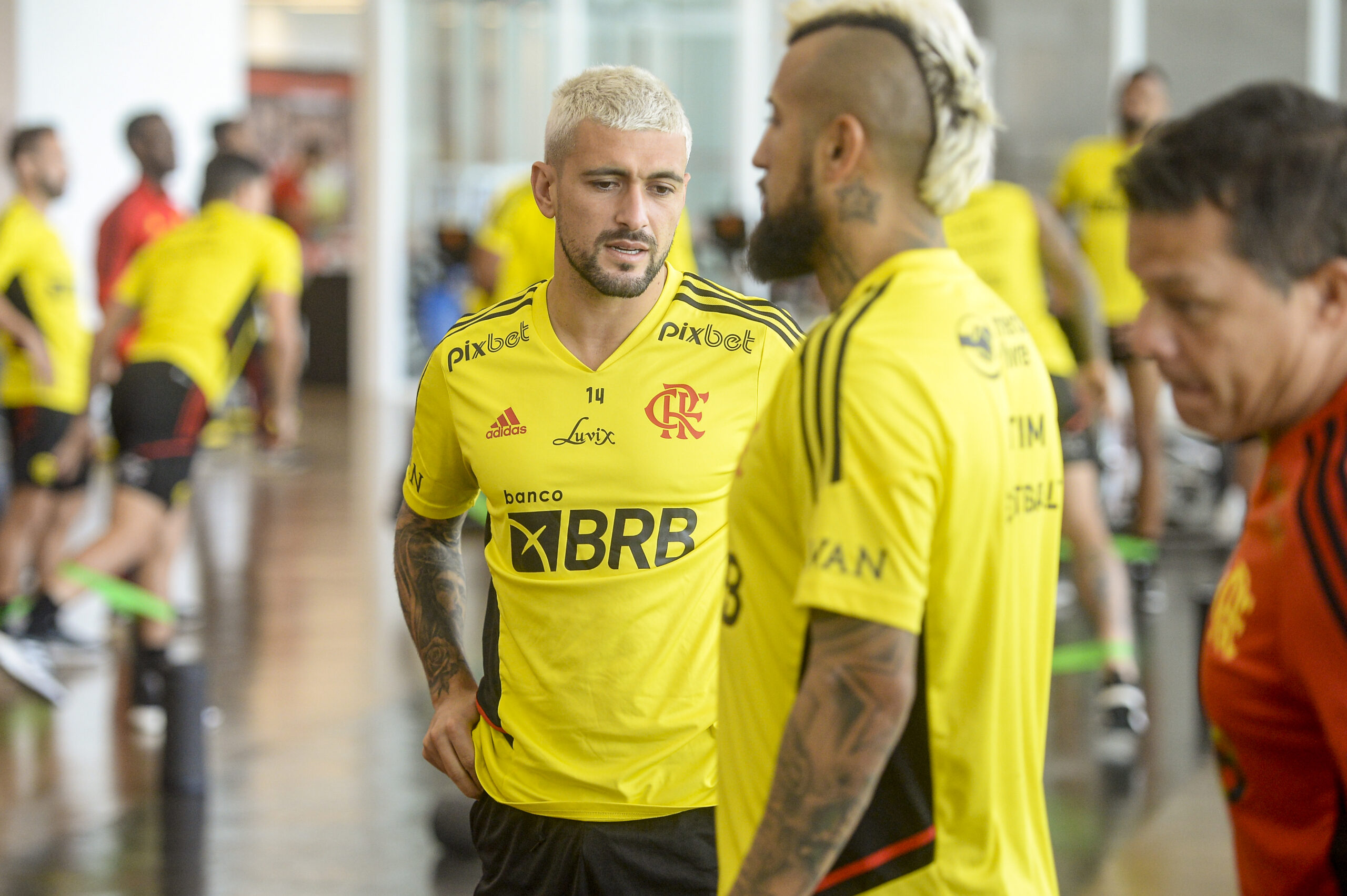 Meia do Flamengo, próximo adversário do Inter, jogará no sacrifício até o fim do ano