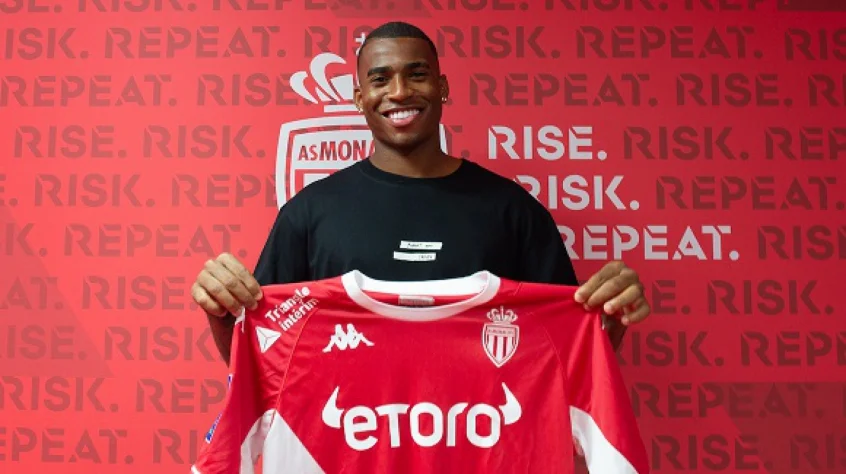 De olho no mercado; Monaco quer negociar volante brasileiro