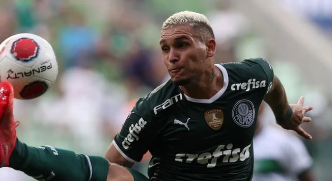 O salário de Rafael Navarro, centroavante que está na mira do Inter para 2023