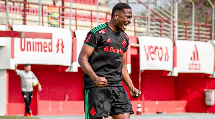 O jogador da base do Inter que vem se destacando e pode subir aos profissionais em 2023