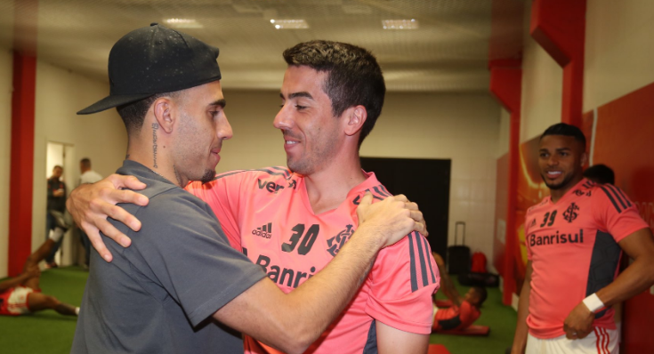 A visita ilustre que o vestiário do Inter recebeu antes do jogo contra o Ceará