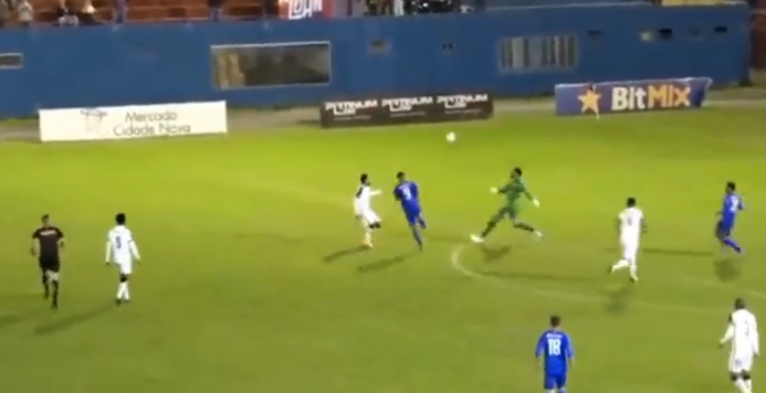 Goleiro emprestado pelo Inter protagoniza lance “bizarro”