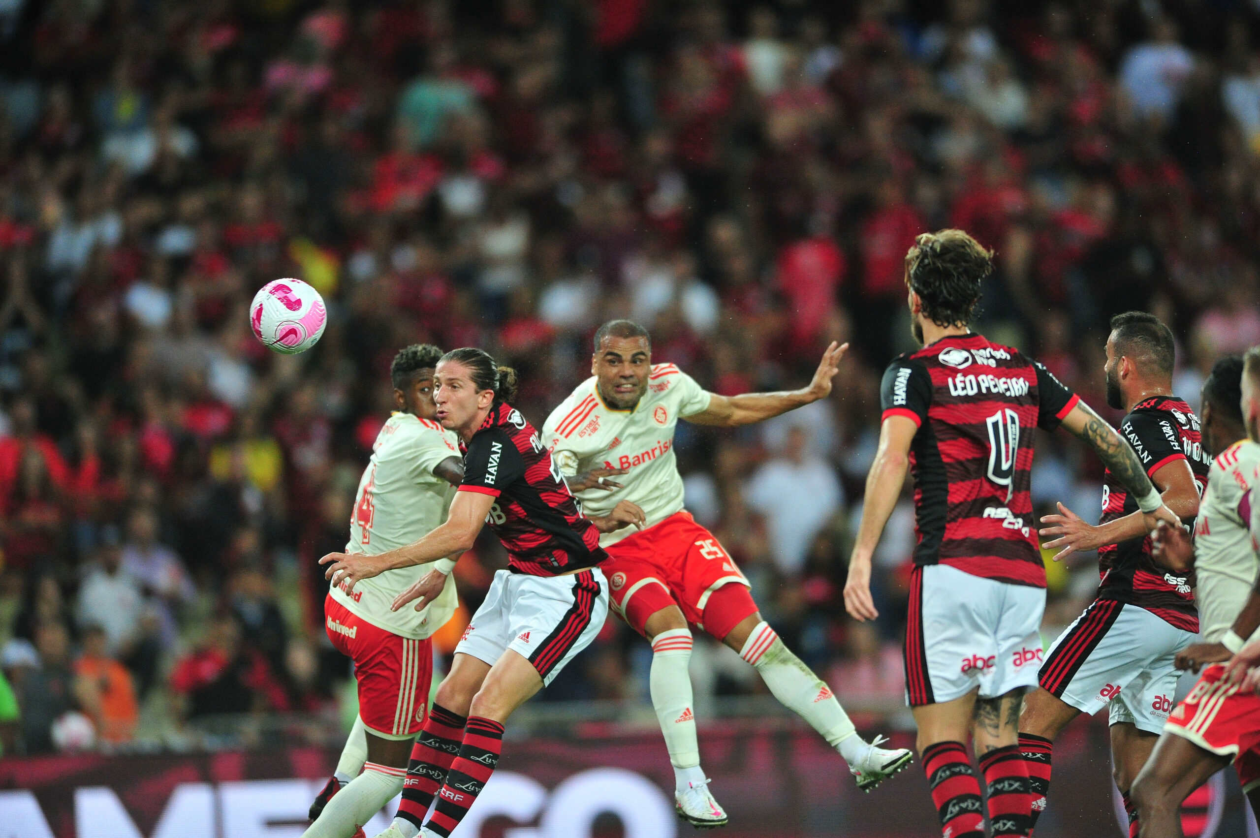 Inter segura empate com o Flamengo no Maracanã