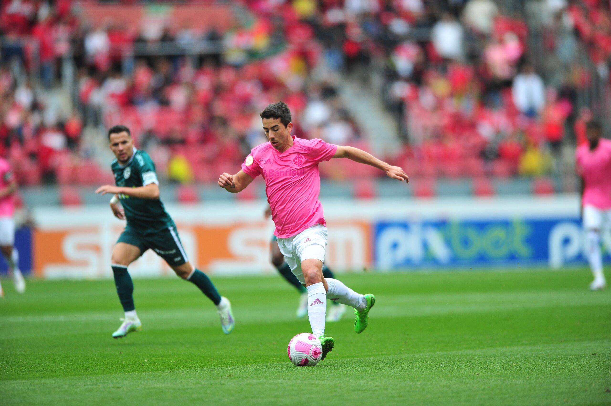 Inter e Carlos de Pena se solidarizam com torcedora nas redes sociais