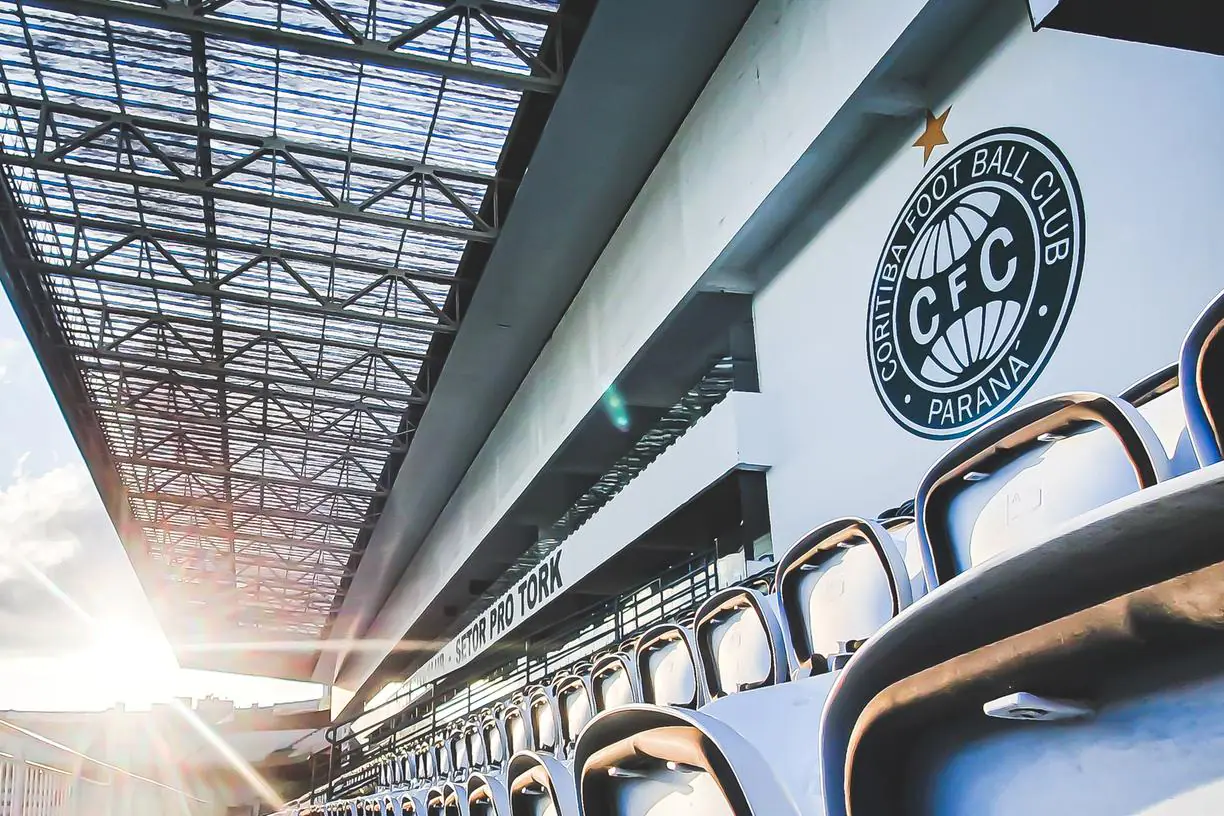 De olho no adversário: Coritiba negocia com centroavante que já disputou a Copa do Mundo