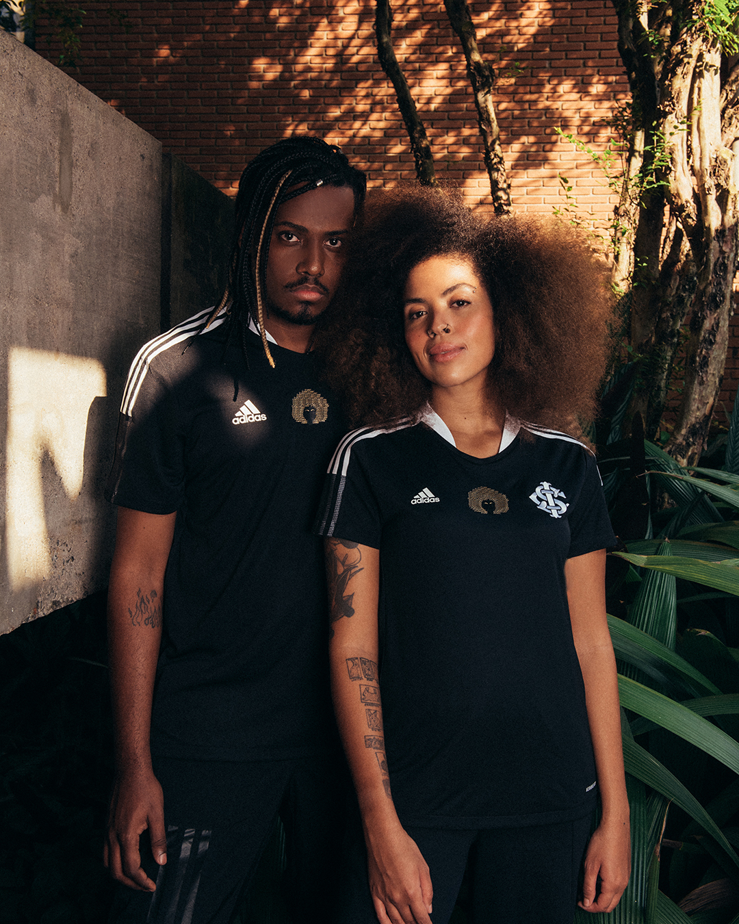 Camisa em alusão ao mês da consciência negra bate marca