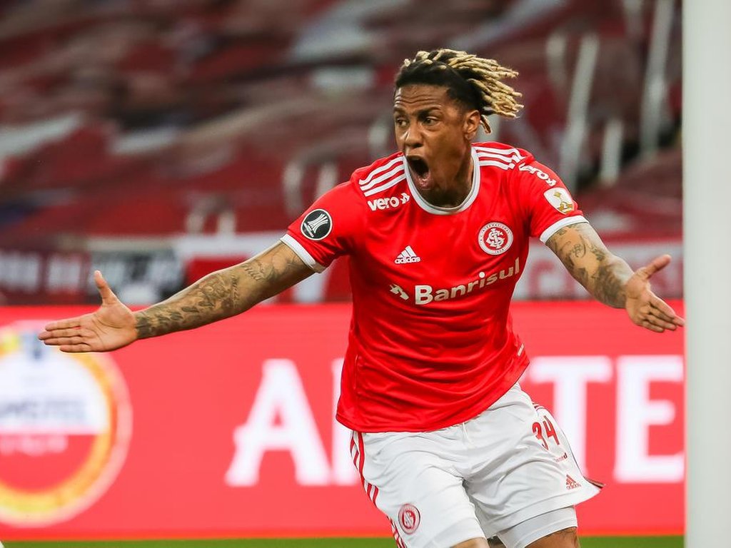 Ex-centroavante do Inter demonstra interesse em voltar ao Colorado nas redes sociais