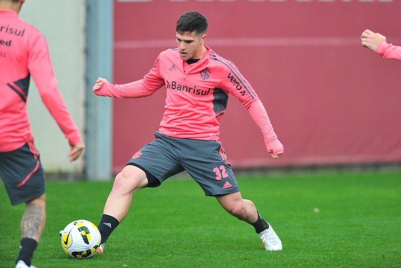Fabrício Bustos segue recebendo sondagens do futebol europeu