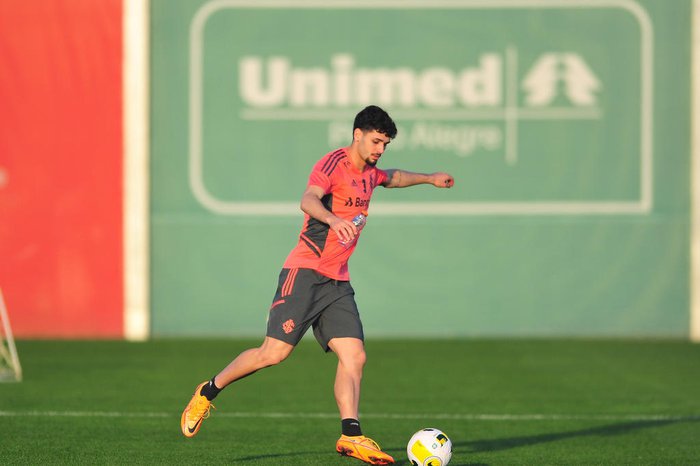 O jogador do Inter que realizou treino em separado nesta manhã
