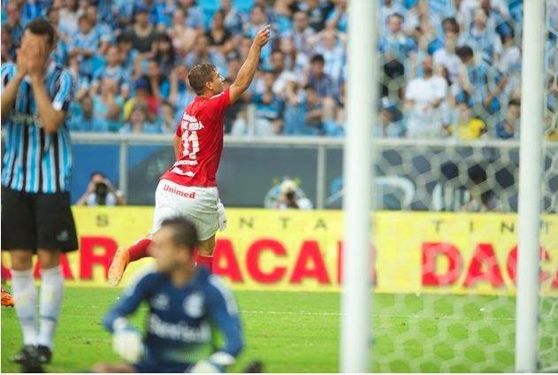 Inter provoca rival e homenageia ex-jogador nas redes sociais