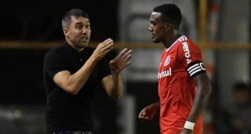 Inter e Galo trocam documentos e venda de Edenilson está perto de se concretizar