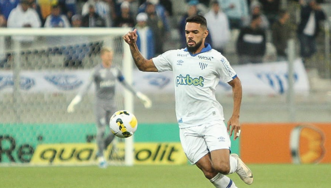 Vídeo: Na mira do Inter, Raniele marca gol contra o Santos