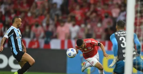 Portal aponta clube paulista interessado em Taison