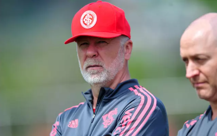 Mano ganhará novo parceiro na comissão técnica nos próximos dias