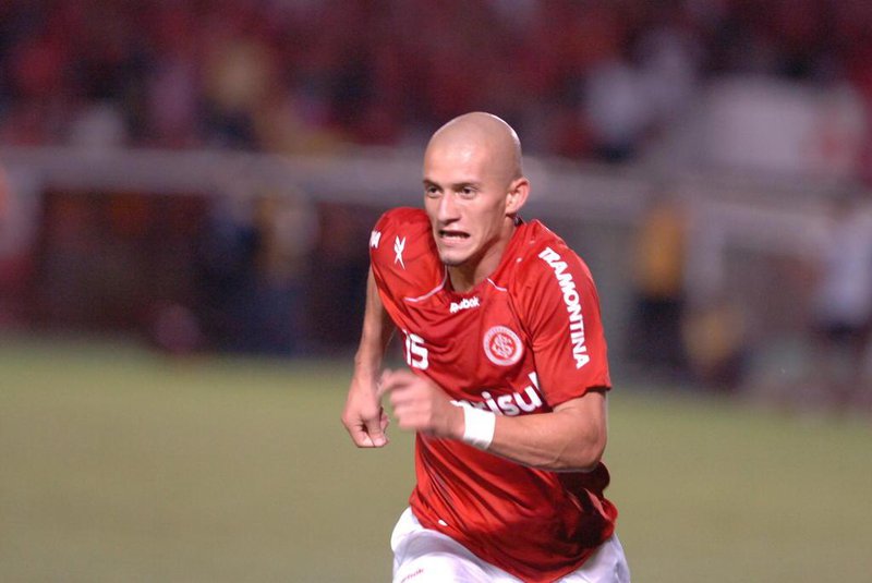 Inter utiliza redes sociais para parabenizar campeão da Libertadores de 2010