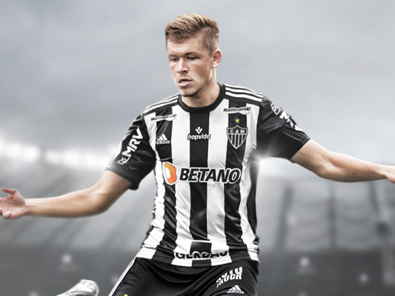 Ex-zagueiro do Inter é apresentado no Galo