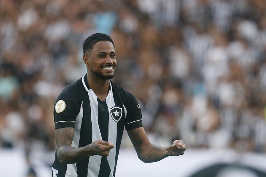 Ex-atacante do Inter está perto de assinar com o Goiás, diz jornalista