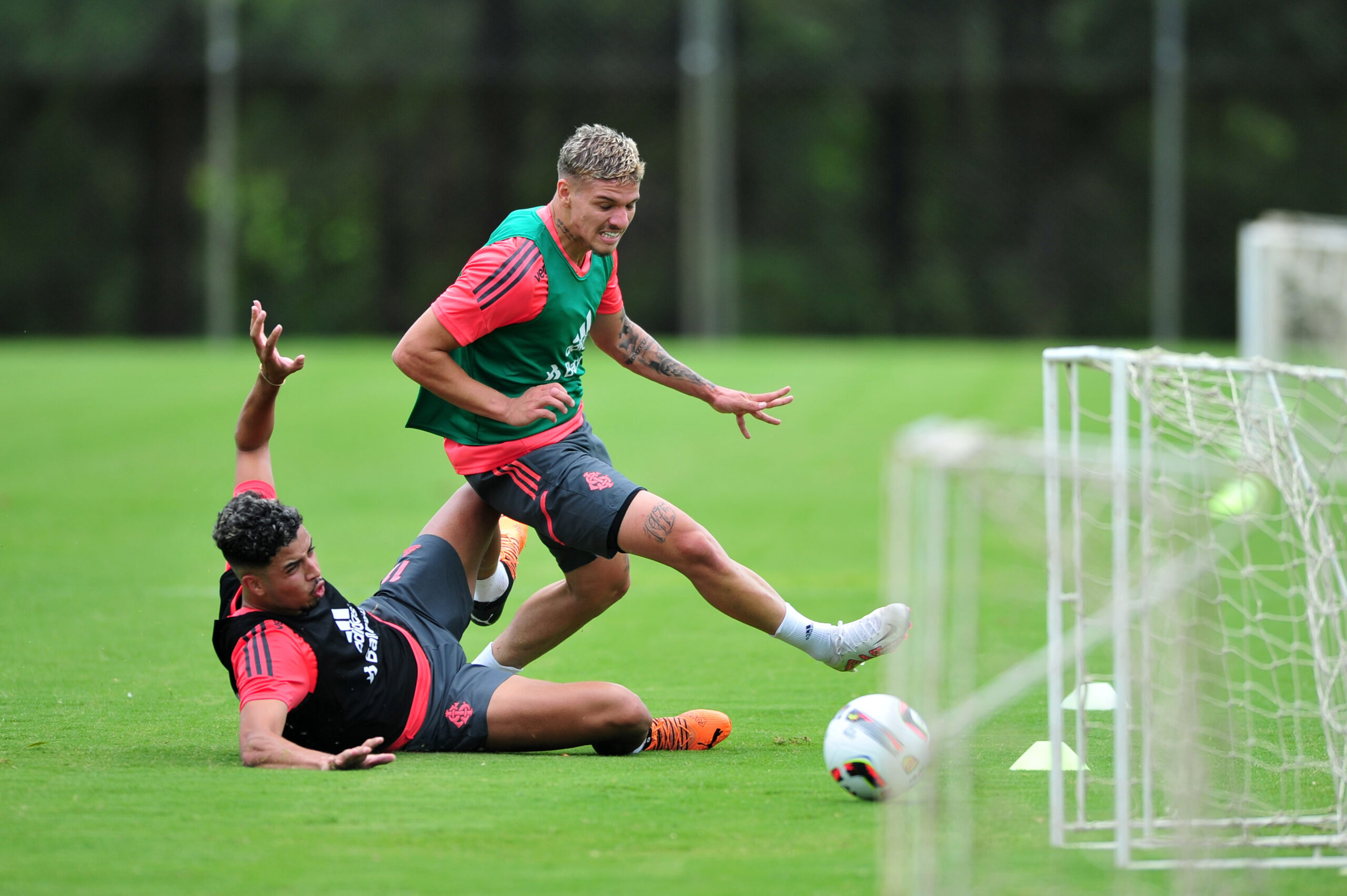 Os quatro jogadores que não participaram do treino do Inter nesta manhã