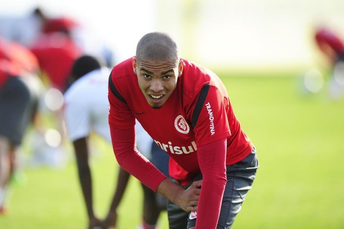 Ex-Inter é apresentado em equipe da segunda divisão alemã