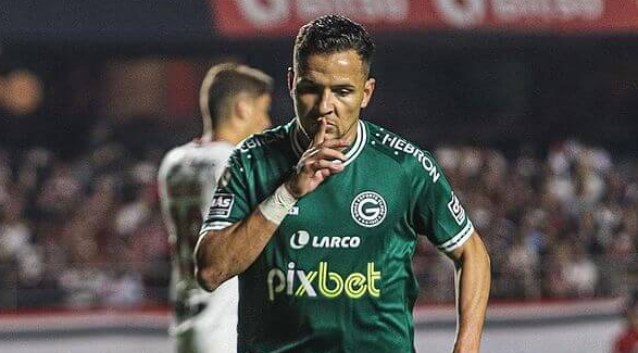 Atacante especulado no Inter define futuro