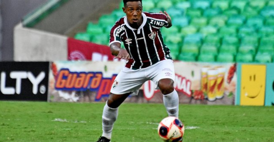 Inter faz sondagem por volante Wellington