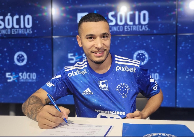 Cruzeiro anuncia ex-lateral do Inter como reforço