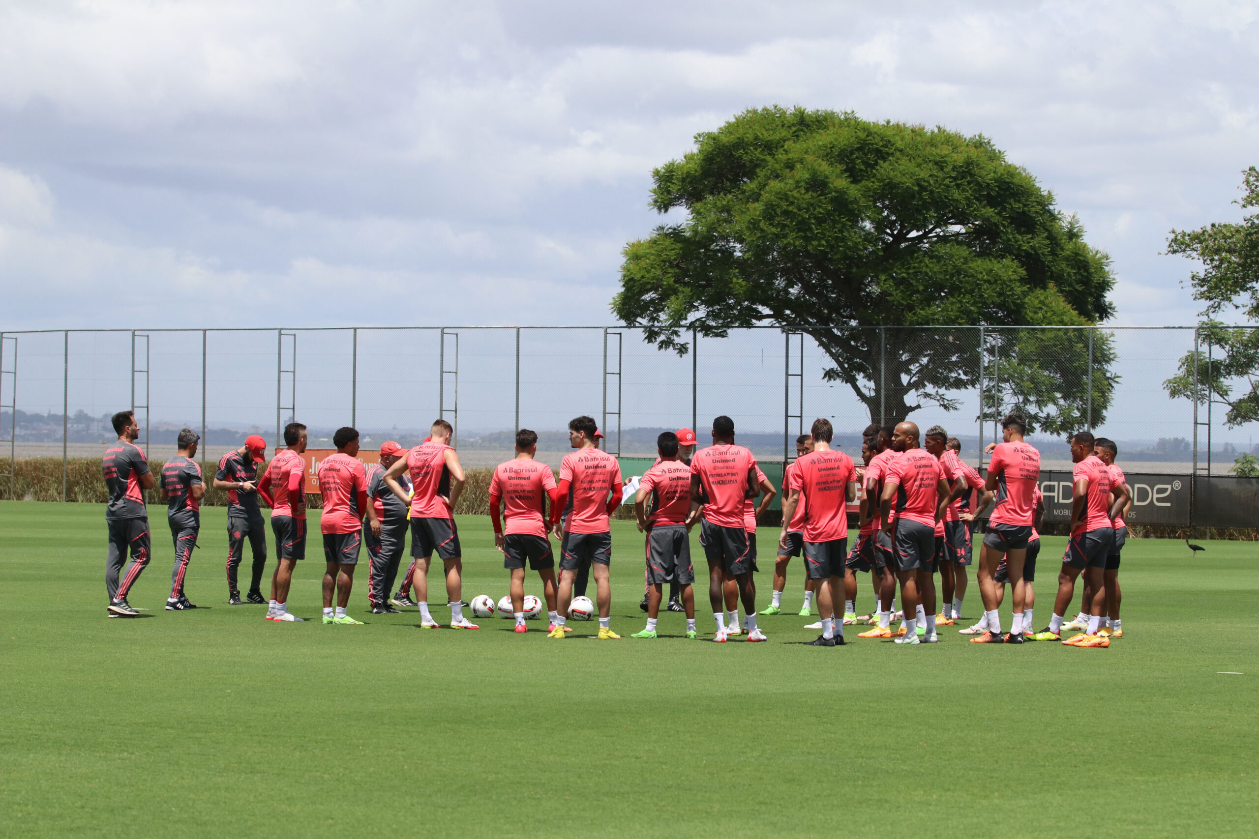 O centroavante do Inter que recebeu sondagens de clubes do Brasil recentemente
