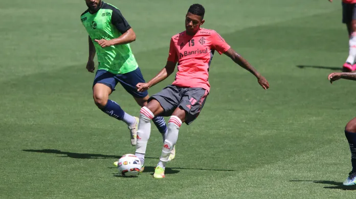 Volante retorna ao Inter e pode suprir ausência de Fernando