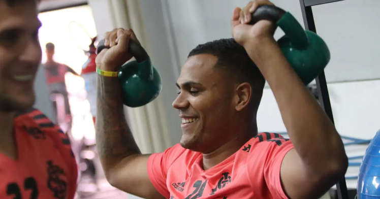 A informação importante passada pelo empresário de Mikael sobre o seu contrato