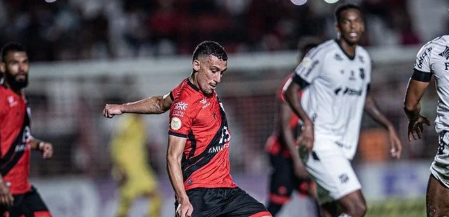 Presidente do Atlético-GO não coloca data para definir situação de Baralhas: “Não temos desespero”