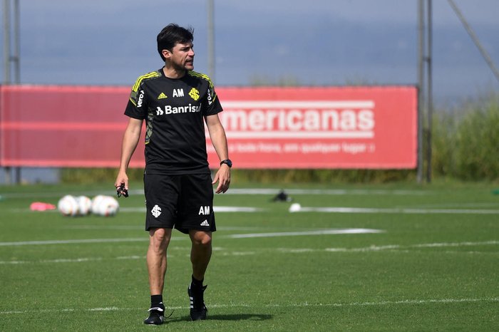 Ex-Inter fracassa mais uma vez e é demitido na Argentina