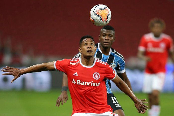 Ex-Inter que foi titular em Gre-Nal é anunciado pelo Cruzeiro