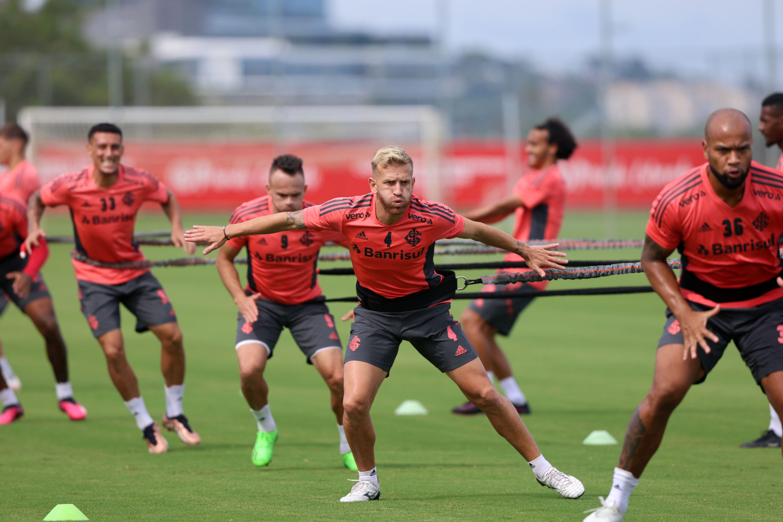Mano Menezes teve desfalque importante na penúltima atividade do Inter na semana
