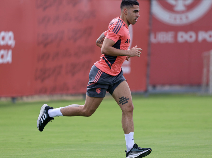 Gabriel detalha retorno após lesão: “Tem que aprender a andar, a saltar…”