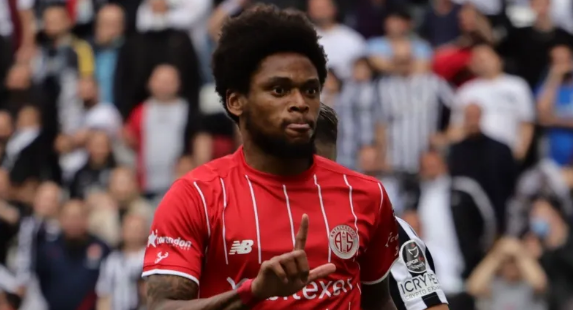 Pai de Luiz Adriano fala sobre o centroavante no Internacional