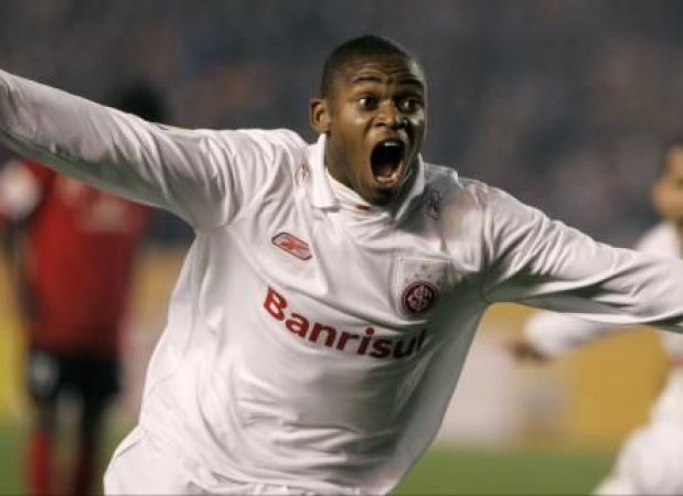 O dia em que Luiz Adriano salvou o Inter contra o Al-Ahly