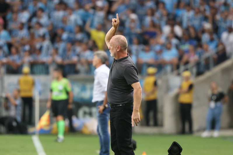 Saiba o motivo de Mano Menezes não treinar o Inter no sábado